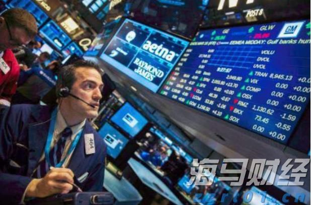 惠州一地大片房屋被淹没，民警徒手架起生命通道